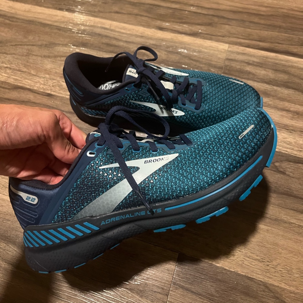 Brooks Adrenaline GTS 22